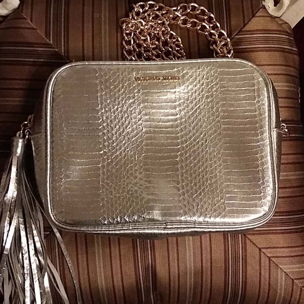 VICTORIAS SECRET CROSSBODY